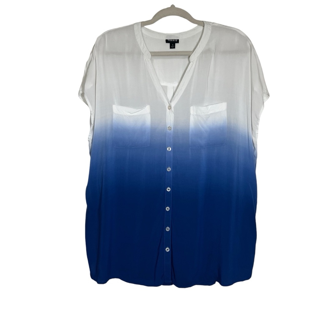 Torrid Challis Button-Front Dolman Sleeve Тор Block Color White N Blue Sz 1 (1X)